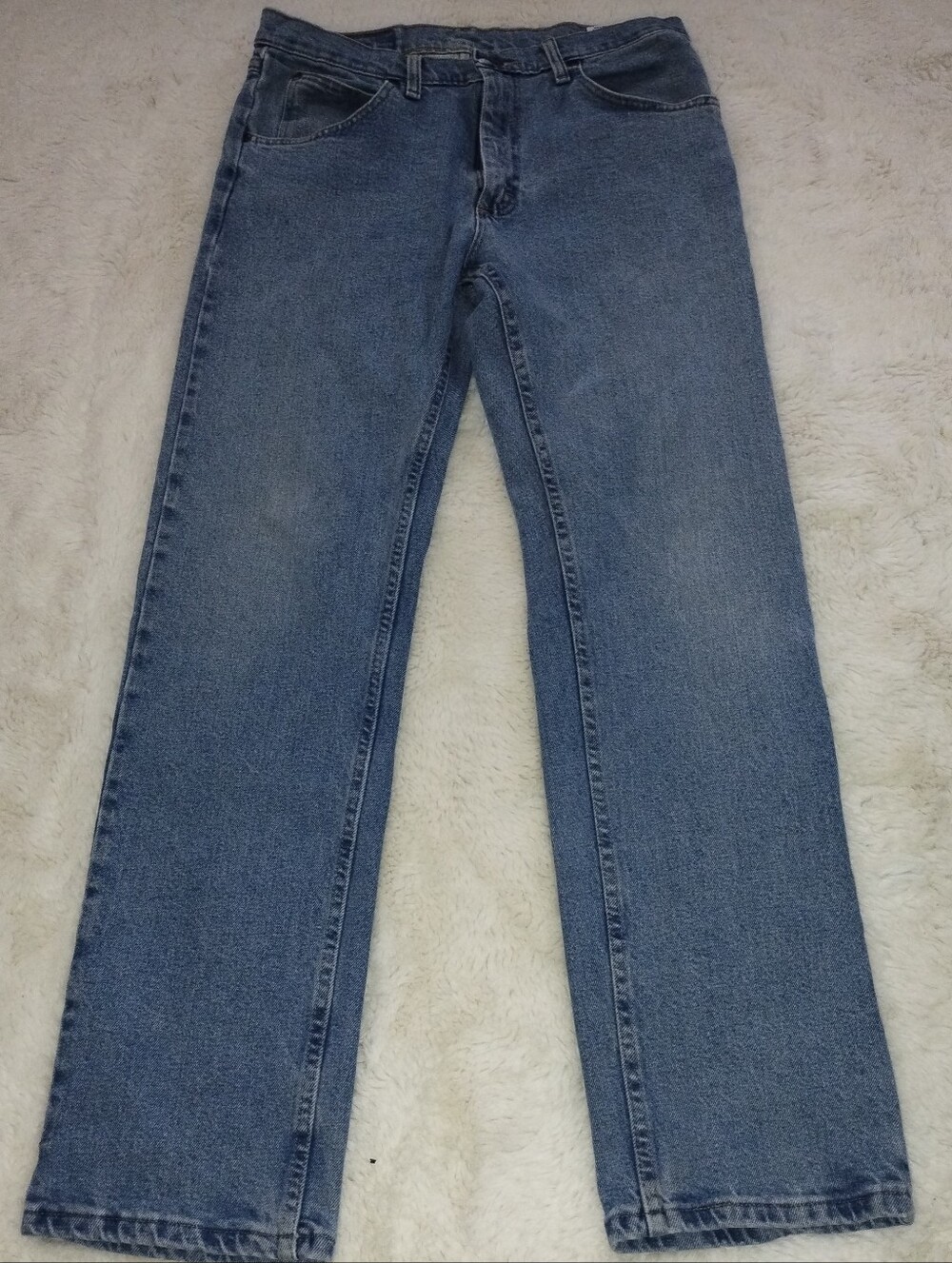 Wrangler Men’s Relaxed Fit Classic Blue Jeans